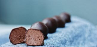 Mjólkurlausar súkkulaðitrufflur – hollt jólakonfekt sætt með hlynsírópi